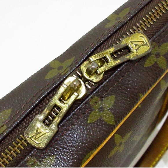 LOUIS VUITTON
Porte Documents Voyage briefcase - Picture 7 of 10